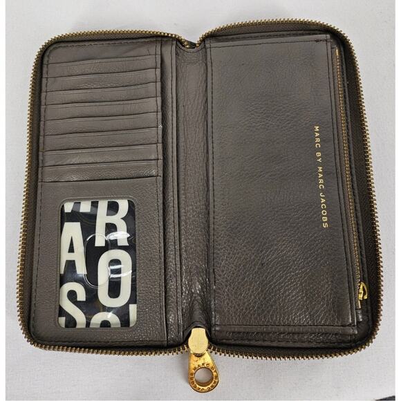 MARC BY MARC JACOBS ZIPPER BI-FOLD DARK BROWN 4" x 8" WALLET – 100% COW LEATHER - Picture 7 of 16